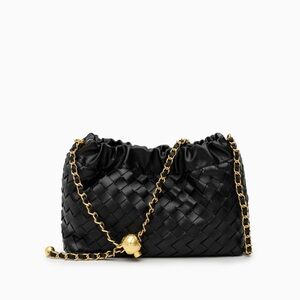Elegant Black Crossbody Bag with Gold Chain